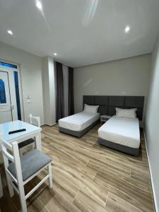 Rúm í herbergi á Hotel Rai