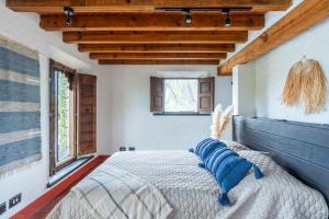 Un pat sau paturi într-o cameră la Rancho la loma