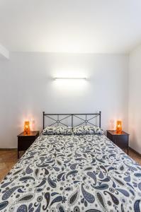 Un pat sau paturi într-o cameră la Al Castello di Leonardo