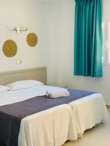 Postel nebo postele na pokoji v ubytování Hotel LLITERAS