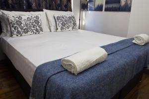 Llit o llits en una habitació de Sleek 3Bed/3Bathroom Flat@Harrow