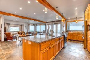 Fotografie z fotogalerie ubytování Land of the Sea Luxury v destinaci Cloverdale + 31 fotografií