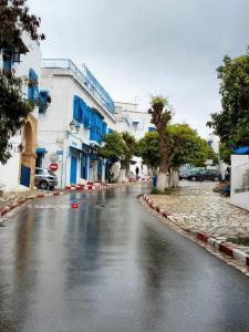 an empty street in a city with buildings at Beautiful studio in the center of sidi bou said village in Sidi Bou Saïd
