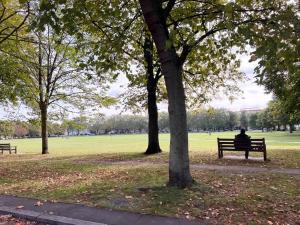 Um jardim em London Central Richmond Cozy Apartment