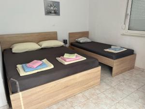 Postel nebo postele na pokoji v ubytování Apartmani Filip