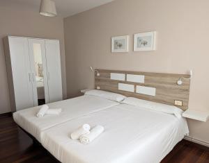 Postel nebo postele na pokoji v ubytování Apartamentos Turísticos Guillermo