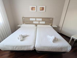 Postel nebo postele na pokoji v ubytování Apartamentos Turísticos Guillermo
