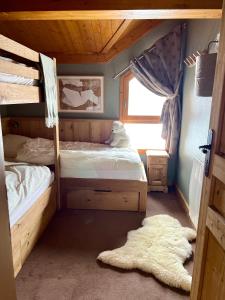 a bedroom with two bunk beds and a teddy bear at Chalet familial idéal 2 familles nombreuses Ski aux pied 12 pers Plagne Soleil in La Plagne Tarentaise