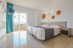Postel nebo postele na pokoji v ubytování Hotel LLITERAS