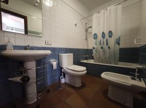 a bathroom with a sink and a toilet and a shower at Duplex in quiet zone, next to sea, fast WiFi in El Médano +10 photos