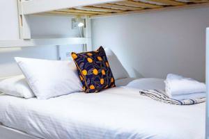Posteľ alebo postele v izbe v ubytovaní Tumbledown Condo by Revelstoke Vacations