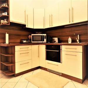 Kuchyň nebo kuchyňský kout v ubytování Apartmany u tri jehnatek