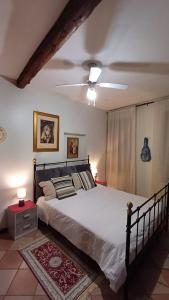 a bedroom with a bed and a ceiling fan at La Dolce Venezia Guesthouse in Venice