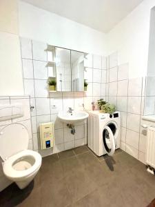 Phòng tắm tại Ferienwohnung für 4 Personen, U-bahn, Autobahnnähe