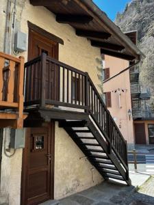 a wooden staircase on the side of a building at Una piccola bomboniera in Gaby