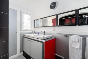 Η κουζίνα ή μικρή κουζίνα στο Palo Alto Home on Fulton Street +24 φωτογραφίες