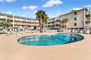 Piscina di The Breakers #220 Beach Condo, Beautiful Ocean View at Coligny Beach, 4 N Forest Beach Drive Hilton Head, Walk to all Shops Restaurants, Renovated Jan 2024, Vacation Rental HHI LLC o nelle vicinanze