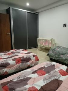 Appartement lux vue sur mer客房内的一张或多张床位