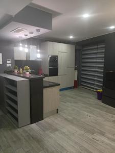 Appartement lux vue sur mer的厨房或小厨房