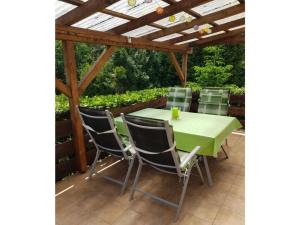a table and chairs under a wooden pergola at Holiday home Kobel in Elmstein