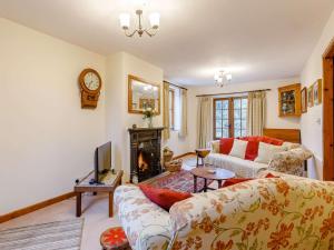 a living room with a couch and a fireplace at 3 Bed in Shipston-on-Stour 90481 in Honington