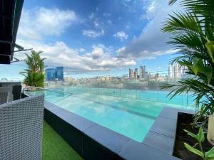 Bazén v ubytování Jade Hotel and Suites nebo v jeho okolí