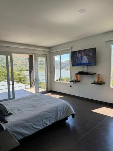 a bedroom with a bed and a flat screen tv at Casa del lago garagoa Boyaca in Garagoa