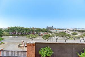 a view of a parking lot with a park at Chic 1Br Near NRG With Pool WiFi FreeParking in Houston