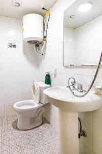 Koupelna v ubytování 24Guesthouse Seomyeon