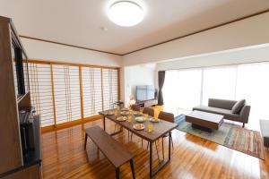 Posezení v ubytování Naha Miharanosato -SEVEN Hotels and Resorts- + 12 fotografií