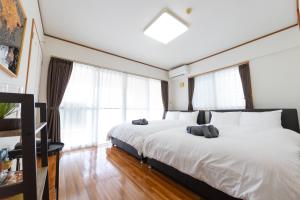 Postel nebo postele na pokoji v ubytování Naha Miharanosato -SEVEN Hotels and Resorts-