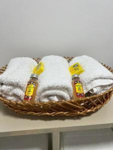 two towels in a basket on a table at Stay 'n Go - Raiatea in Uturoa