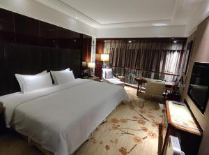 Llit o llits en una habitació de Estandon Hotel Guangzhou