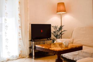 TV a/nebo společenská místnost v ubytování Zakynthos centro Riviera