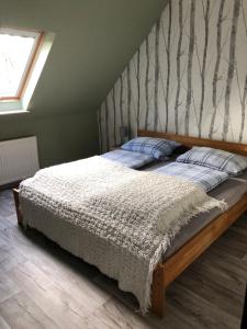 a bedroom with a large bed with a wooden headboard at FEWO Elbe Weser in Hipstedt