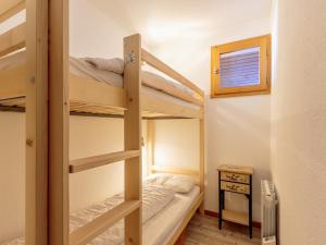 a bunk bed room with two bunk beds at Appartement La Plagne-Tarentaise, 1 pièce, 4 personnes - FR-1-351-131 in La Plagne Tarentaise