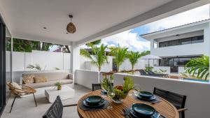 Posezení v ubytování Indigo Suite Curaçao - A Brand New Modern Apartment on a secure resort close to the Beach