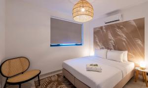 Ένα ή περισσότερα κρεβάτια σε δωμάτιο στο Indigo Suite Curaçao - A Brand New Modern Apartment on a secure resort close to the Beach