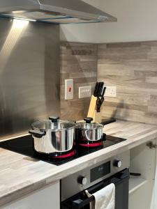 Η κουζίνα ή μικρή κουζίνα στο Cosy 2 bed flat, Wi-Fi Netflix, Free Parking +13 φωτογραφίες