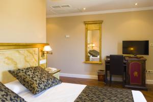 a hotel room with a bed and a flat screen tv at Soho Boutique Salamanca in Salamanca