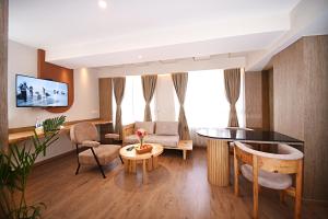 TV a/nebo společenská místnost v ubytování Daali Hotel & Apartment