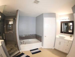 a bathroom with a tub and a sink at Holiday Home in Naples. Long term welcome in Naples