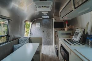 Kuchyň nebo kuchyňský kout v ubytování Le Alley Autocamp + 31 fotografií