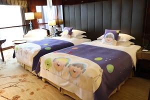 Llit o llits en una habitació de Estandon Hotel Guangzhou