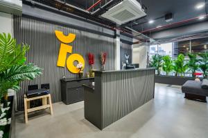 Posezení v ubytování NapTapGo - Japanese Premium POD Hotel - Walk to Noida Electronic City Metro! Wifi, Lounge