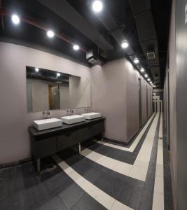 Koupelna v ubytování NapTapGo - Japanese Premium POD Hotel - Walk to Noida Electronic City Metro! Wifi, Lounge