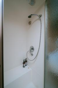 A bathroom at Le Alley Autocamp
