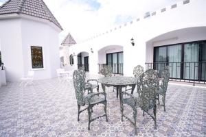 Balkón nebo terasa v ubytování พาราไดซ์รีสอร์ต สังขละบุรี Paradise Resort at Sangkhlaburi