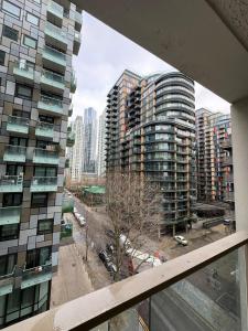 a view of a city with tall buildings at Contemporary 2BD Flat wBalcony Canary Wharf! in London