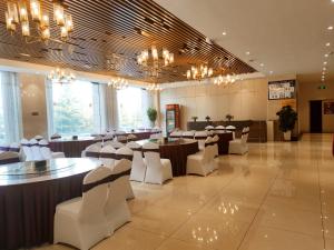 华山华鑫国际酒店餐廳或用餐的地方